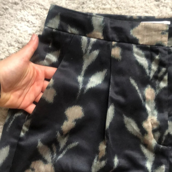 Babaton high waisted long shorts bermudas, viscose, floral abstract pattern sz 8 - Picture 6 of 8